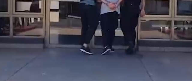 POSADAS: Detuvieron a un exempleado acusado de destrozar la vidriera de una pizzería